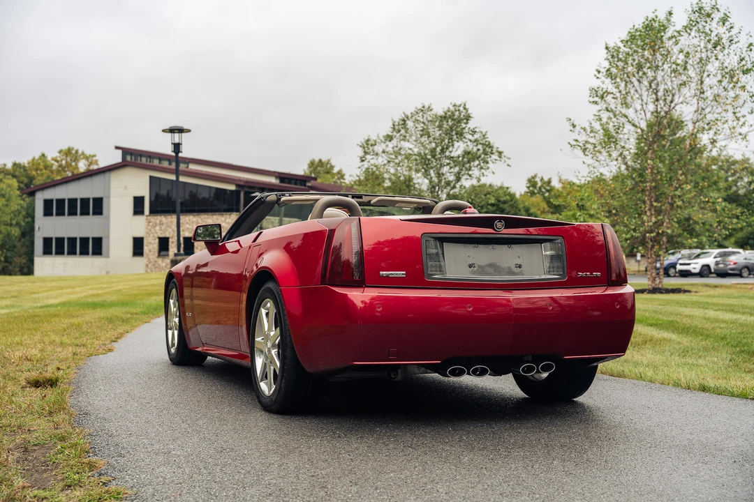 2005 Cadillac XLR - Image 16 of 31