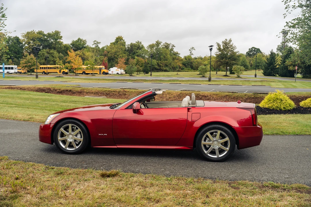2005 Cadillac XLR - Image 14 of 31