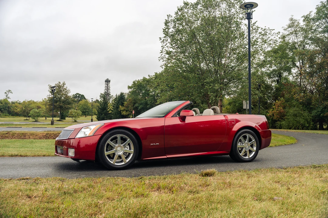 2005 Cadillac XLR - Image 11 of 31