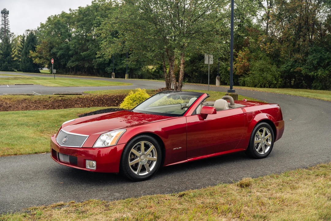 2005 Cadillac XLR - Image 10 of 31