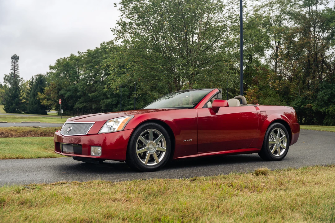 2005 Cadillac XLR - Image 9 of 31