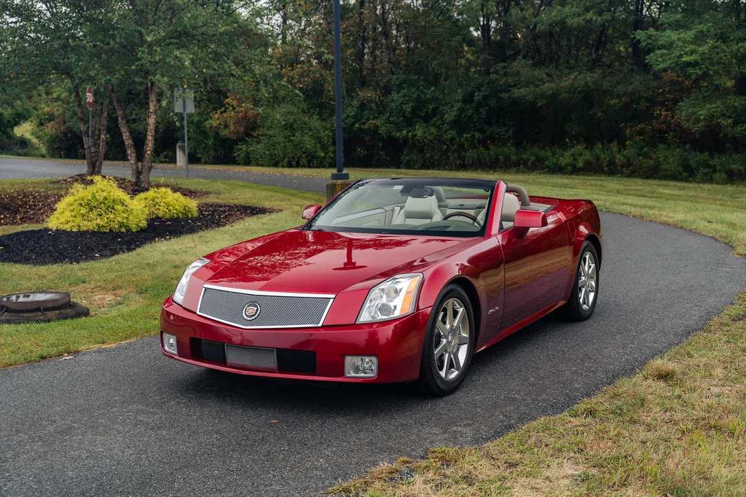 2005 Cadillac XLR - Image 8 of 31