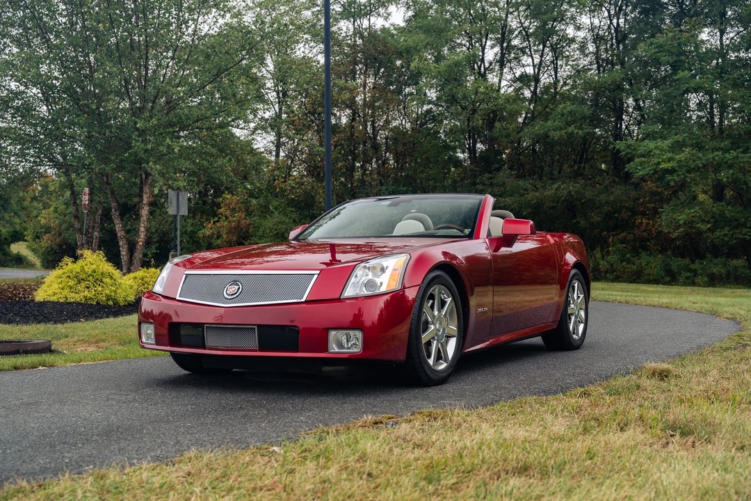 2005 Cadillac XLR - Image 7 of 31