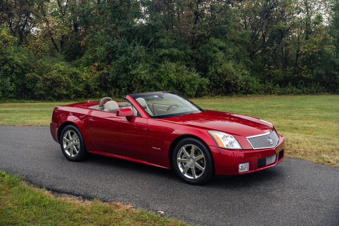 2005 Cadillac XLR - Image 2 of 31