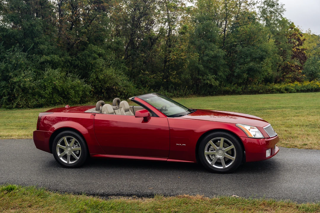 2005 Cadillac XLR - Image 27 of 31