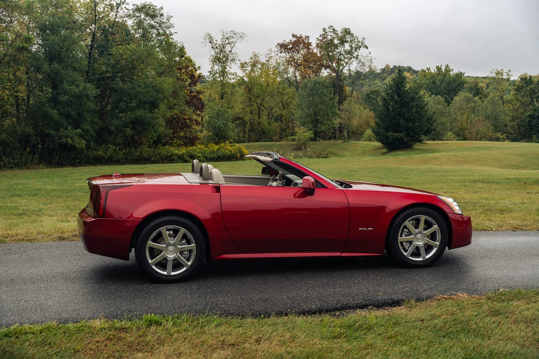 2005 Cadillac XLR - Image 25 of 31