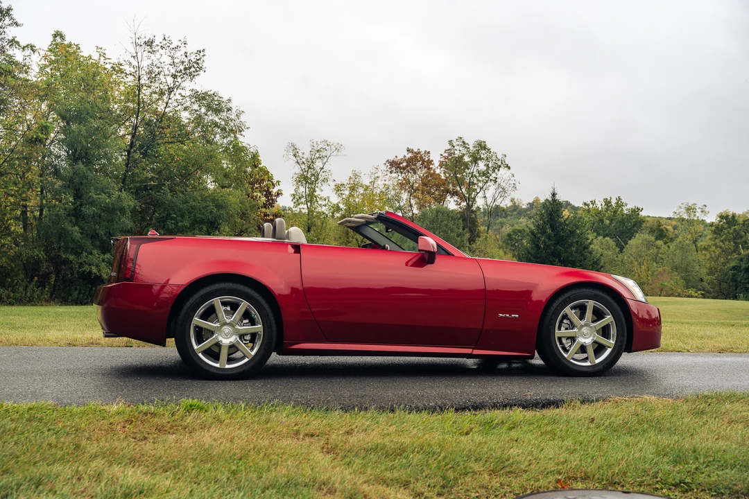 2005 Cadillac XLR - Image 24 of 31