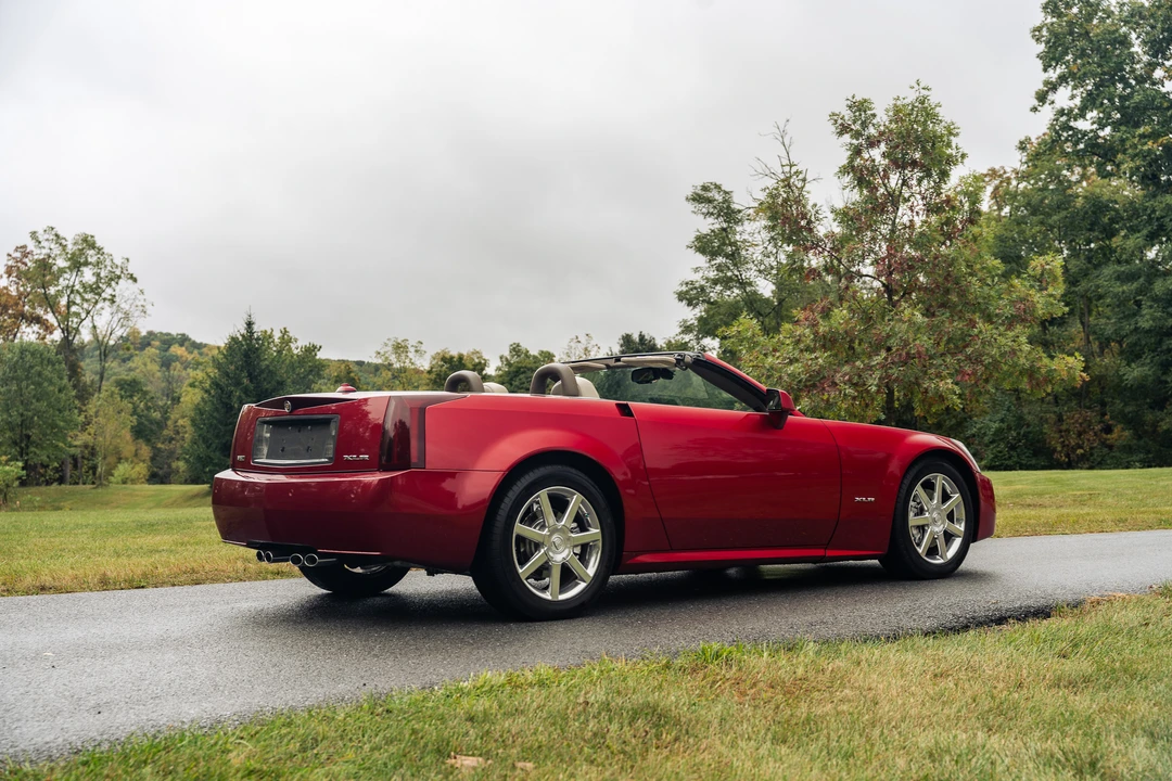 2005 Cadillac XLR - Image 22 of 31