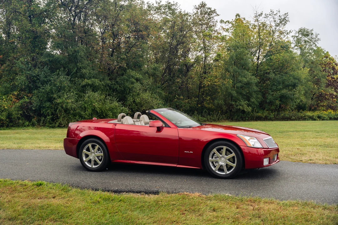 2005 Cadillac XLR - Image 28 of 31