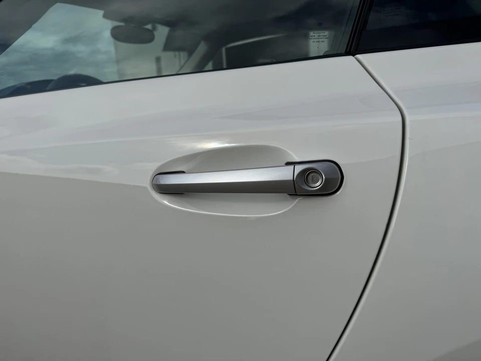2005 Chrysler Crossfire - Image 24 of 31