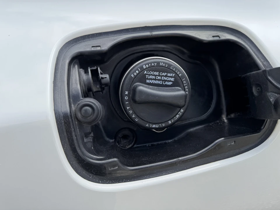 2005 Chrysler Crossfire - Image 29 of 31