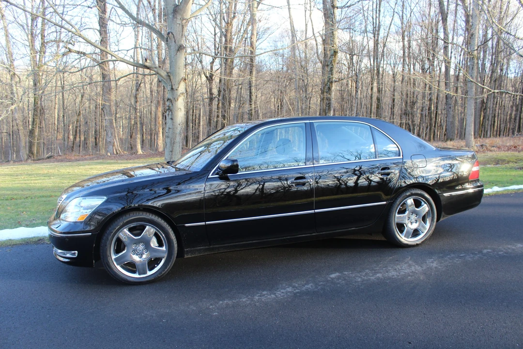 2005 Lexus LS 3rd Gen - Image 10 of 31