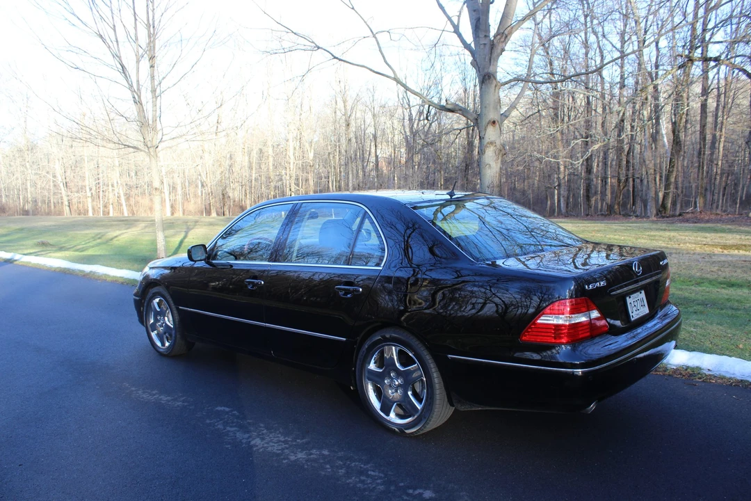 2005 Lexus LS 3rd Gen - Image 19 of 31