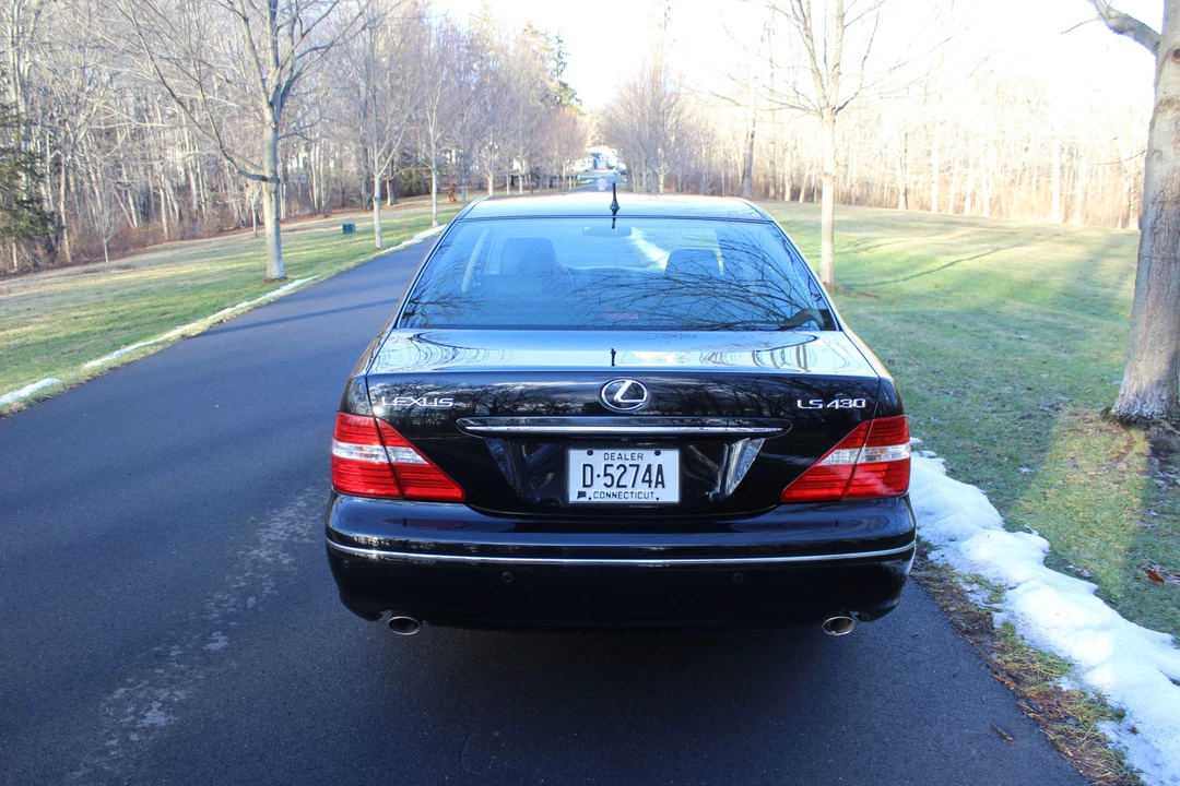 2005 Lexus LS 3rd Gen - Image 18 of 31