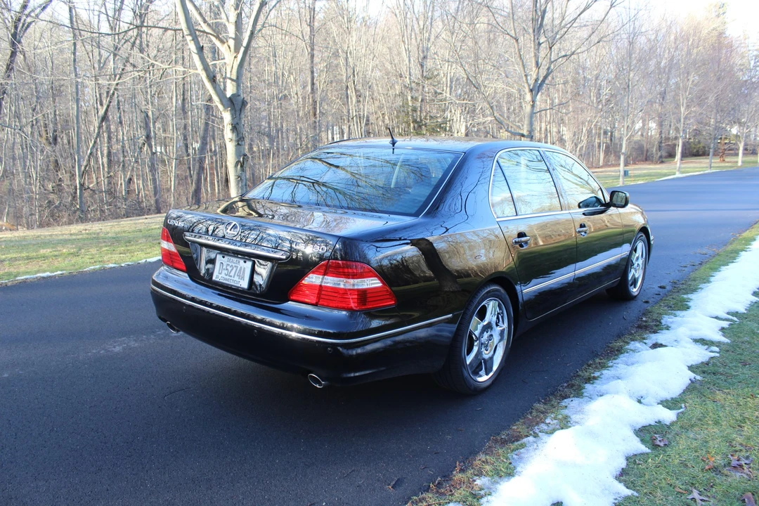 2005 Lexus LS 3rd Gen - Image 17 of 31