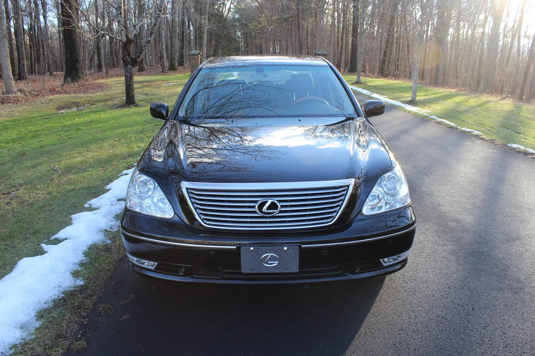 2005 Lexus LS 3rd Gen - Image 12 of 31