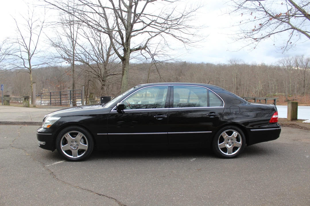 2005 Lexus LS 3rd Gen - Image 9 of 31