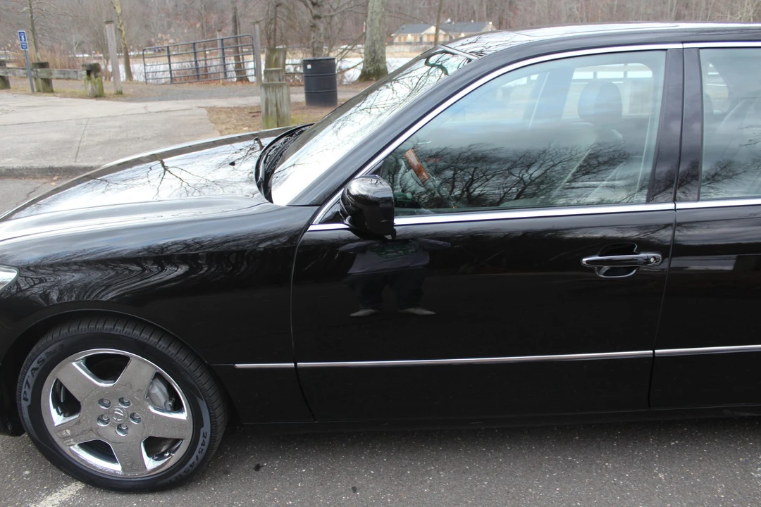 2005 Lexus LS 3rd Gen - Image 28 of 31