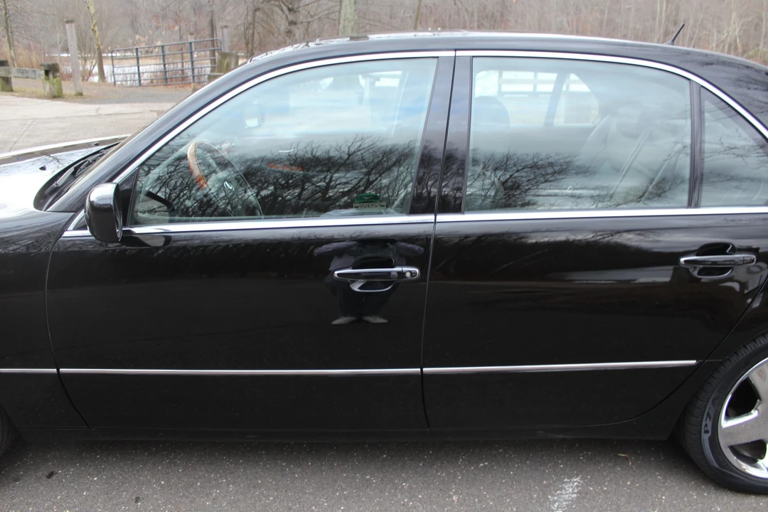 2005 Lexus LS 3rd Gen - Image 29 of 31