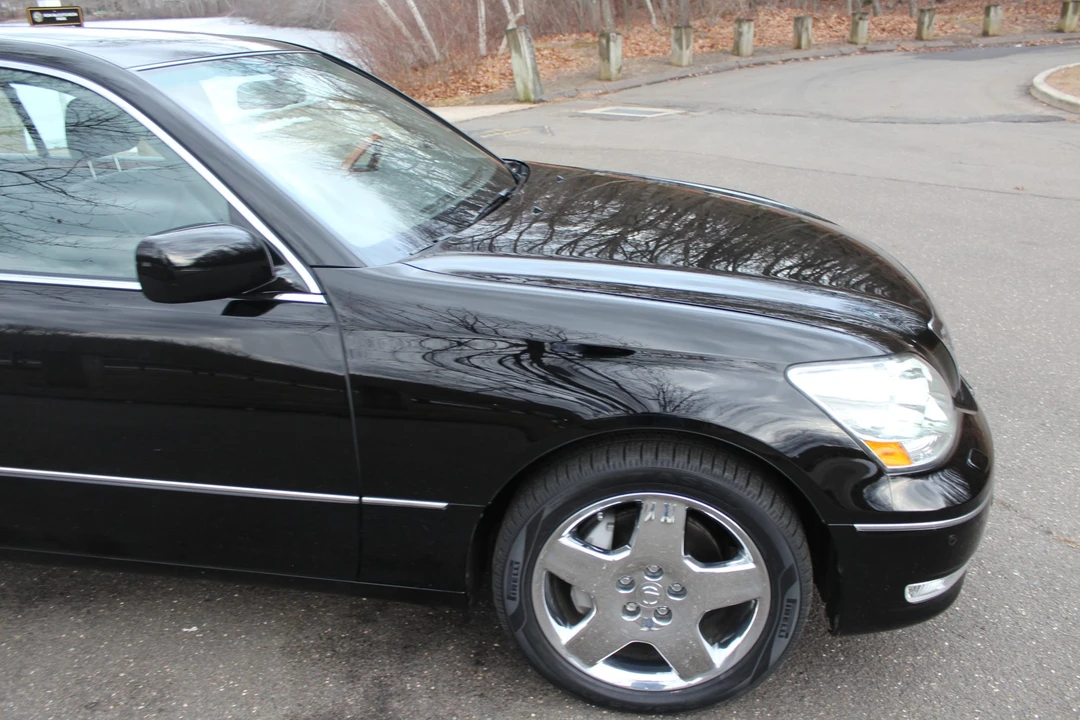 2005 Lexus LS 3rd Gen - Image 22 of 31