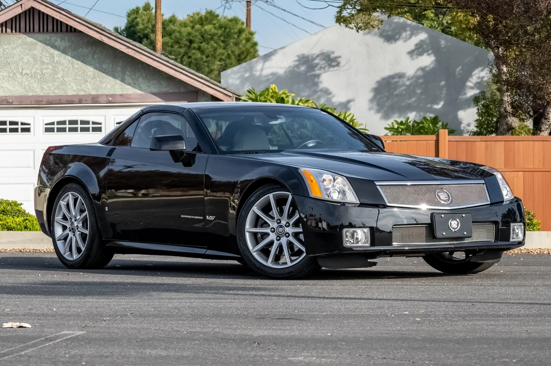 2006 Cadillac XLR-V - Image 17 of 31