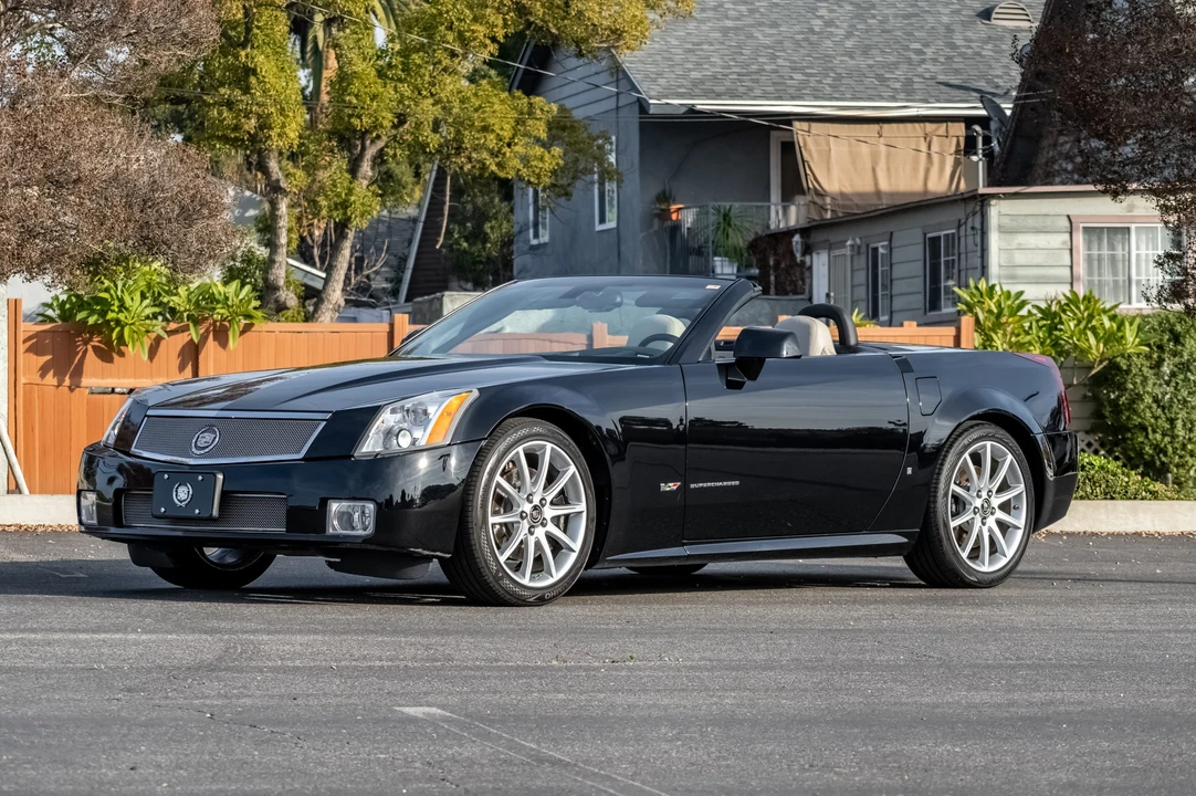 2006 Cadillac XLR-V - Image 2 of 31
