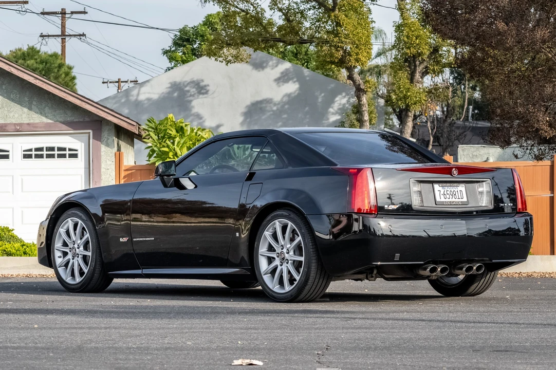 2006 Cadillac XLR-V - Image 12 of 31