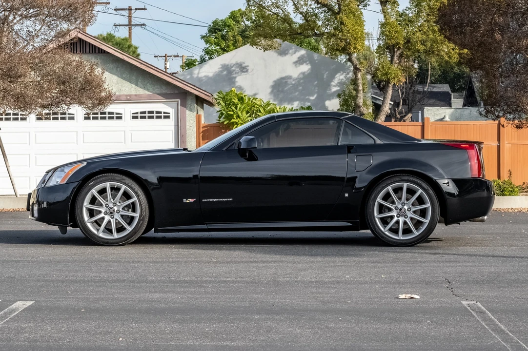 2006 Cadillac XLR-V - Image 11 of 31