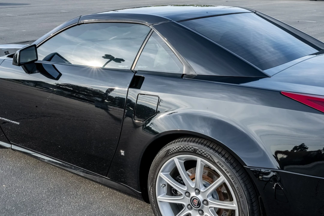 2006 Cadillac XLR-V - Image 30 of 31