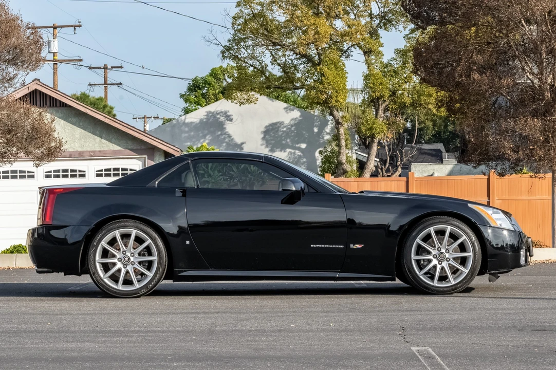 2006 Cadillac XLR-V - Image 16 of 31