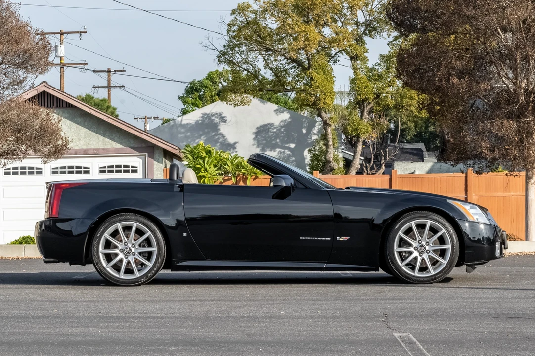 2006 Cadillac XLR-V - Image 7 of 31