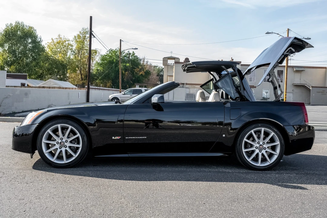2006 Cadillac XLR-V - Image 3 of 31