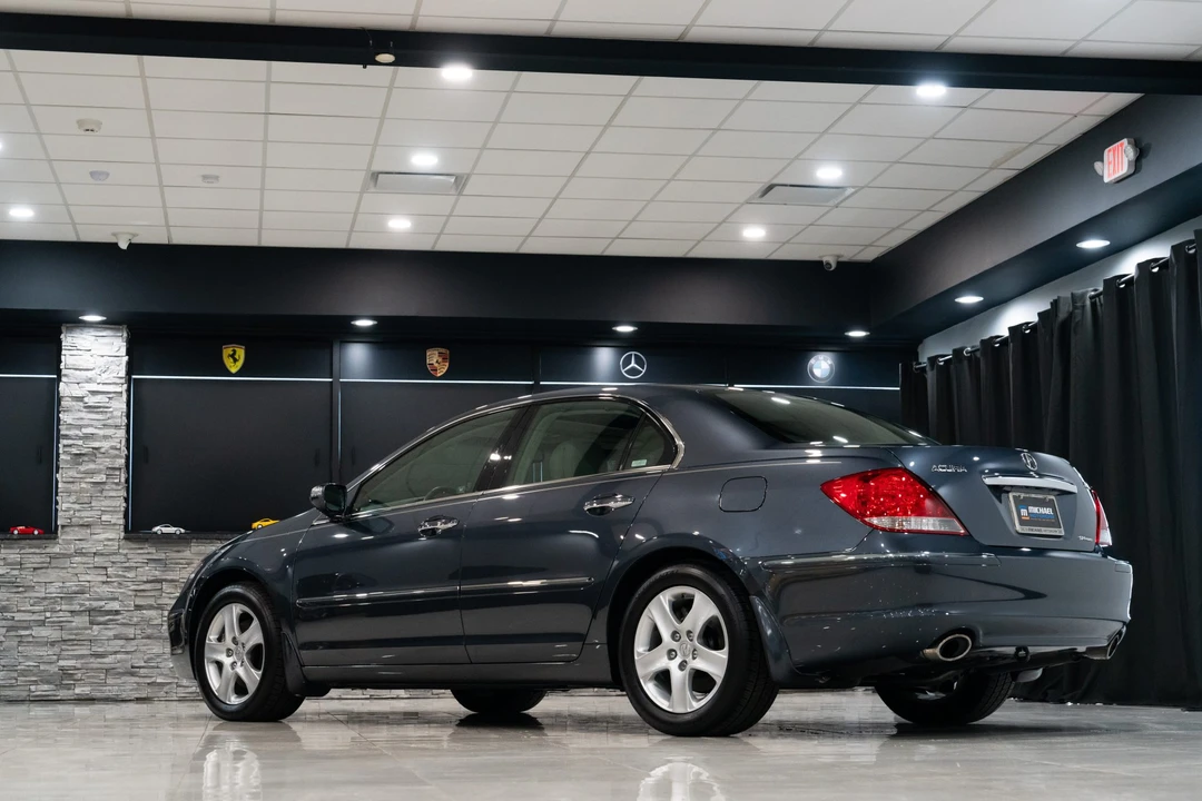 2008 Acura RL 2nd Gen - Image 16 of 31