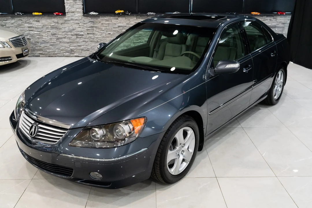 2008 Acura RL 2nd Gen - Image 2 of 31