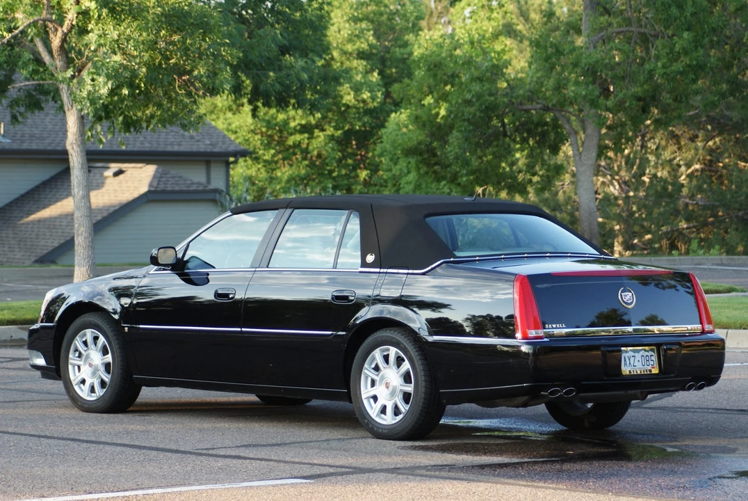2008 Cadillac DTS - Image 3 of 31