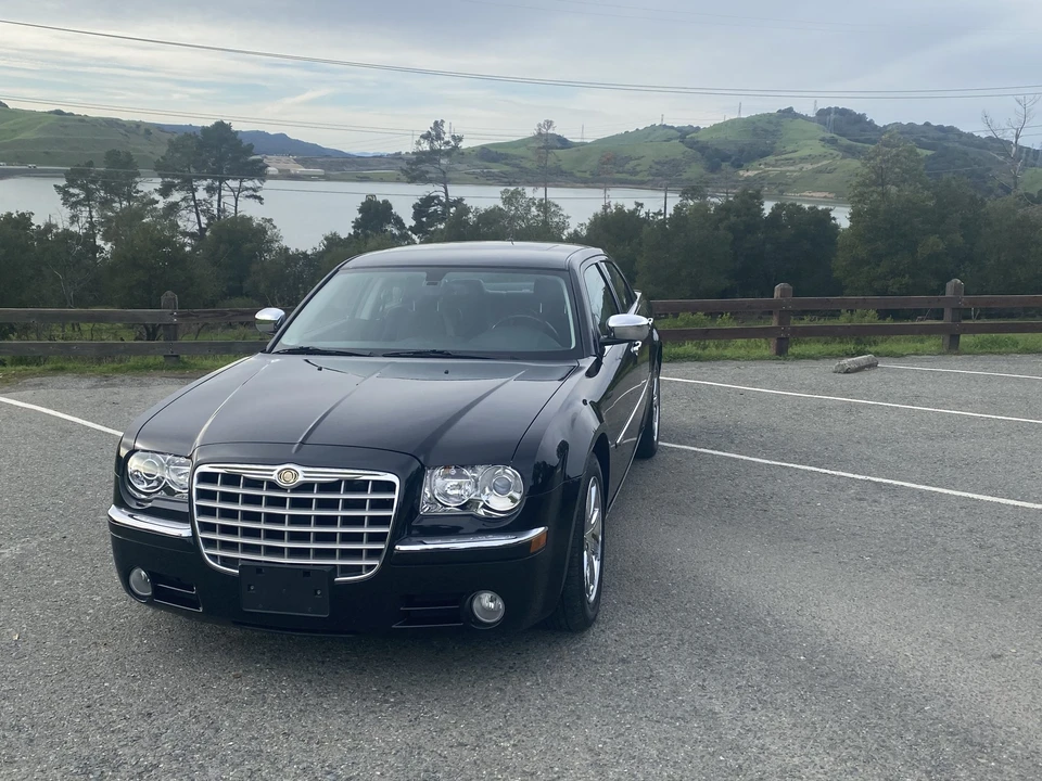 2008 Chrysler 300 (2005-2023) - Image 2 of 31