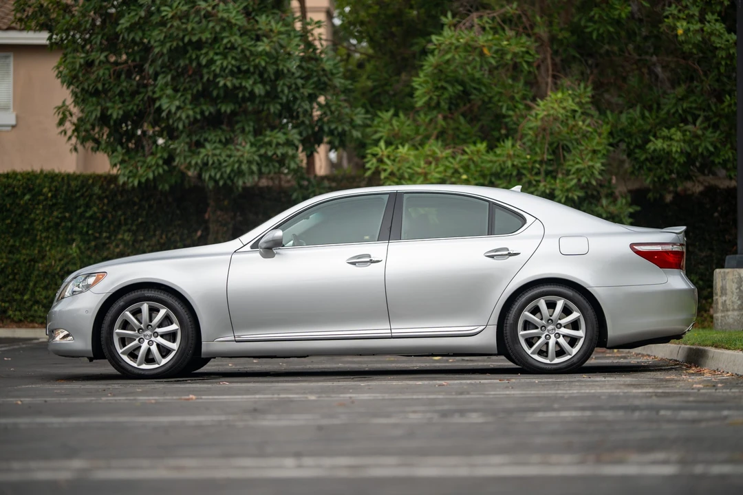 2008 Lexus LS 4th Gen - Image 9 of 31