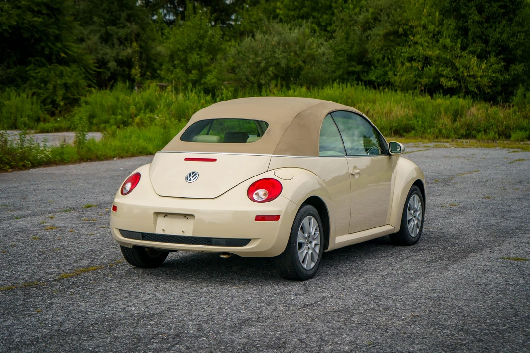 2008 Volkswagen New Beetle - Image 10 of 31