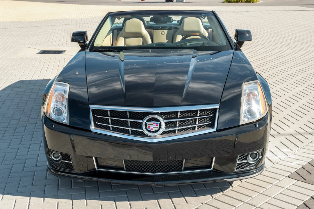 2009 Cadillac XLR - Image 3 of 31