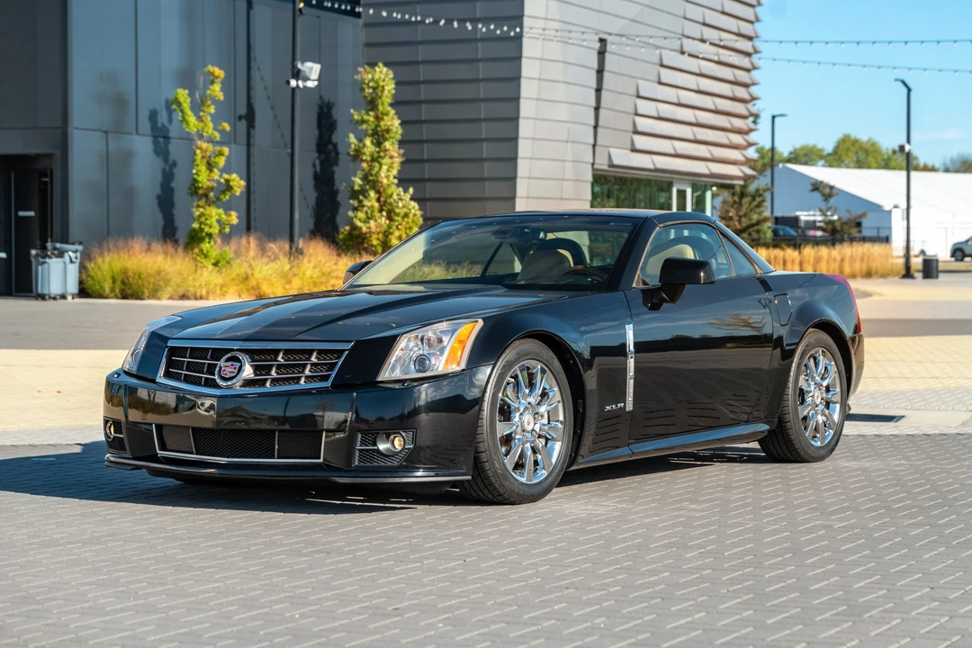 2009 Cadillac XLR - Image 10 of 31