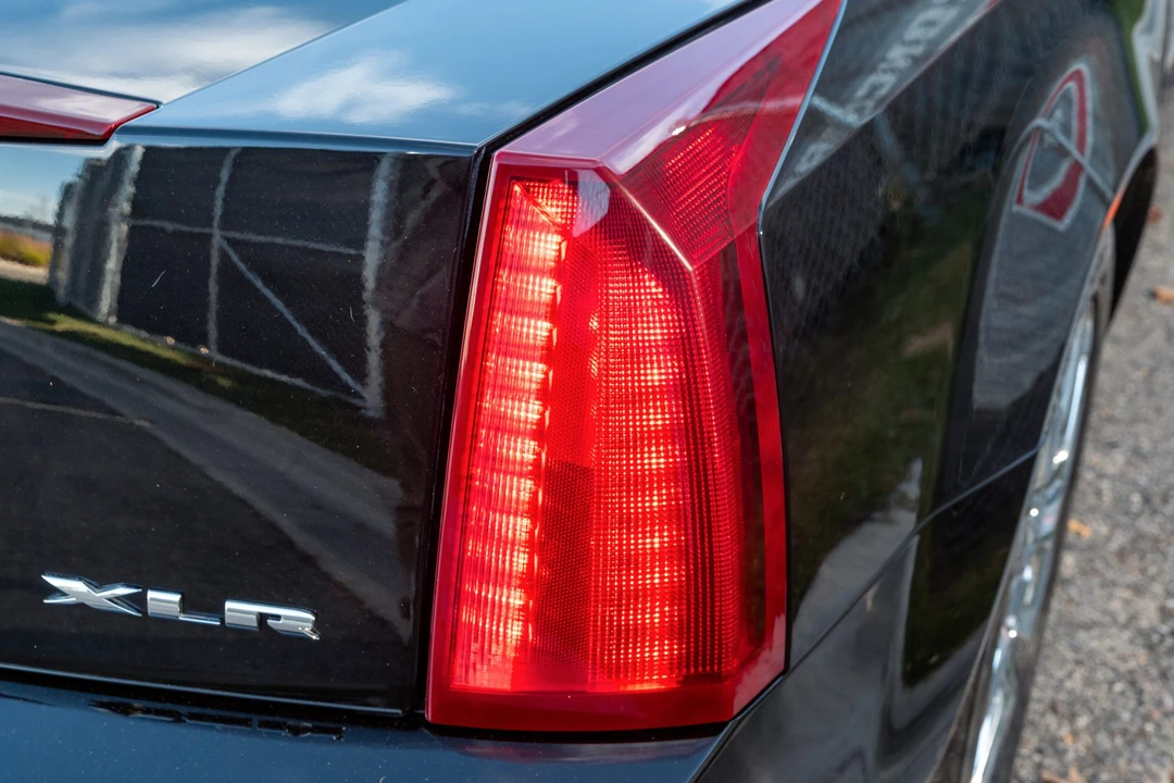 2009 Cadillac XLR - Image 23 of 31
