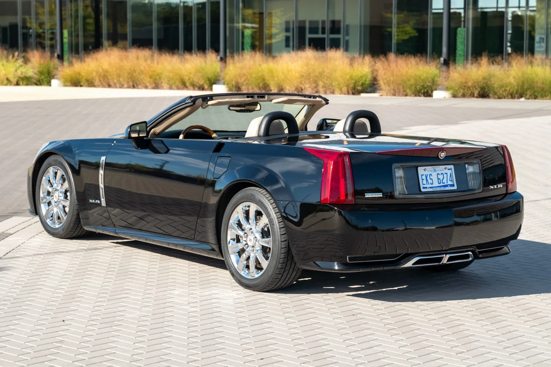 2009 Cadillac XLR - Image 8 of 31