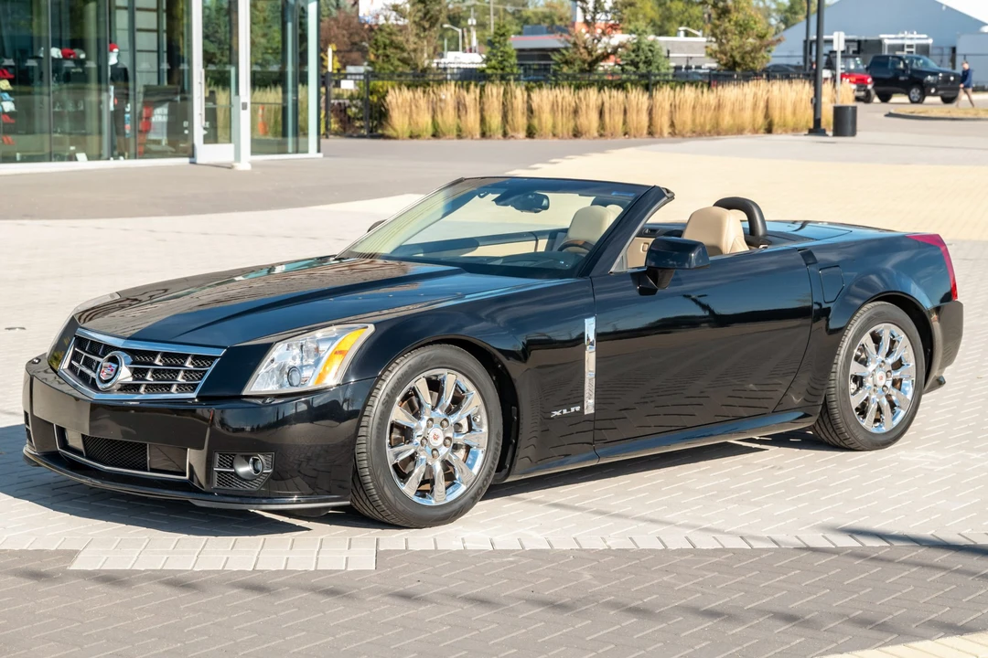 2009 Cadillac XLR - Image 2 of 31