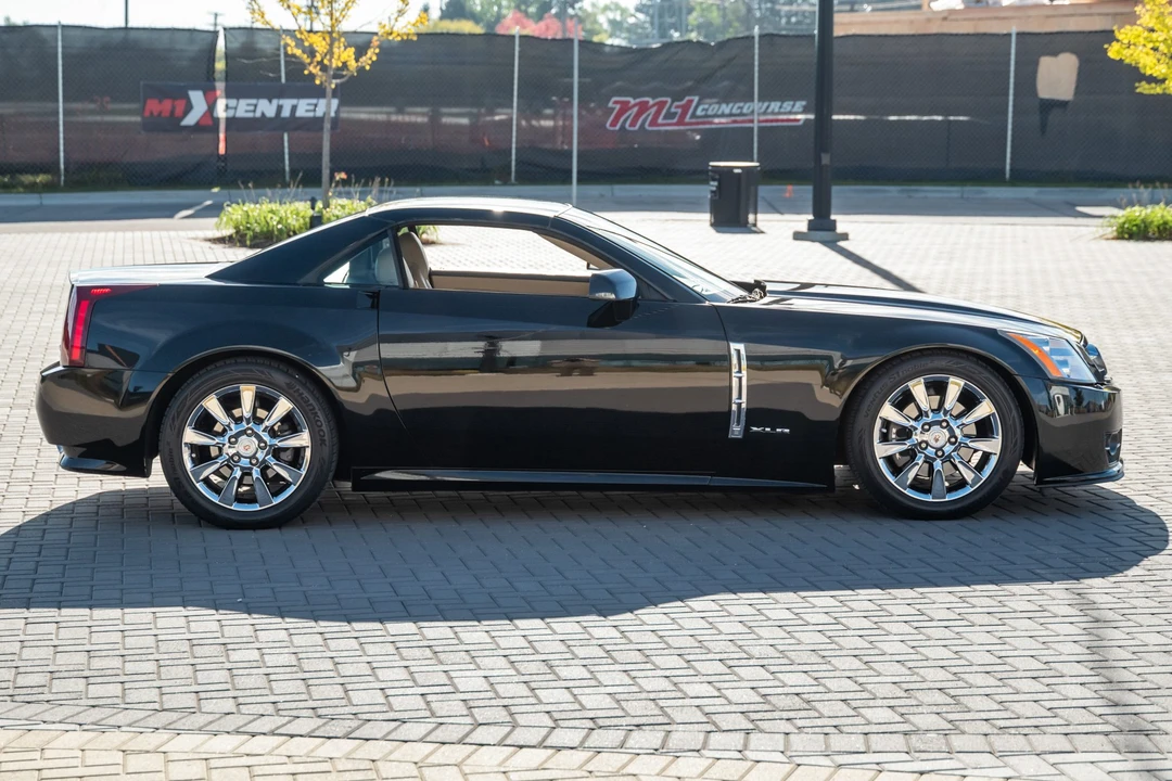2009 Cadillac XLR - Image 13 of 31