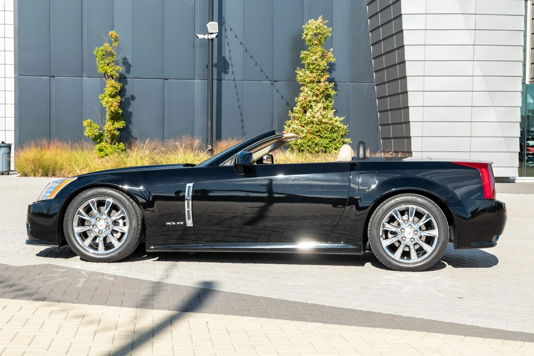 2009 Cadillac XLR - Image 9 of 31
