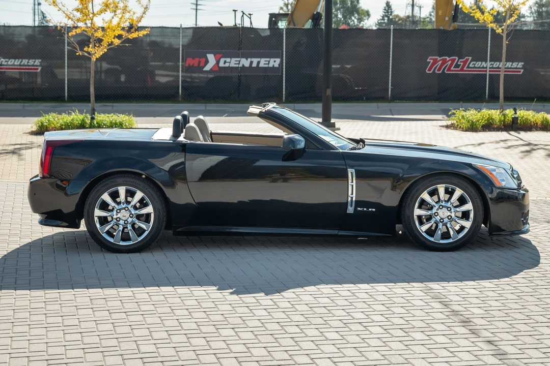 2009 Cadillac XLR - Image 5 of 31