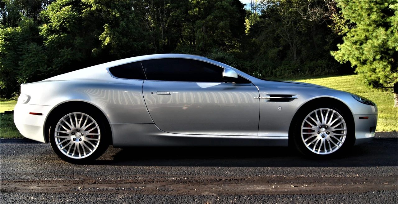 2010 Aston Martin DB9 - Image 27 of 31