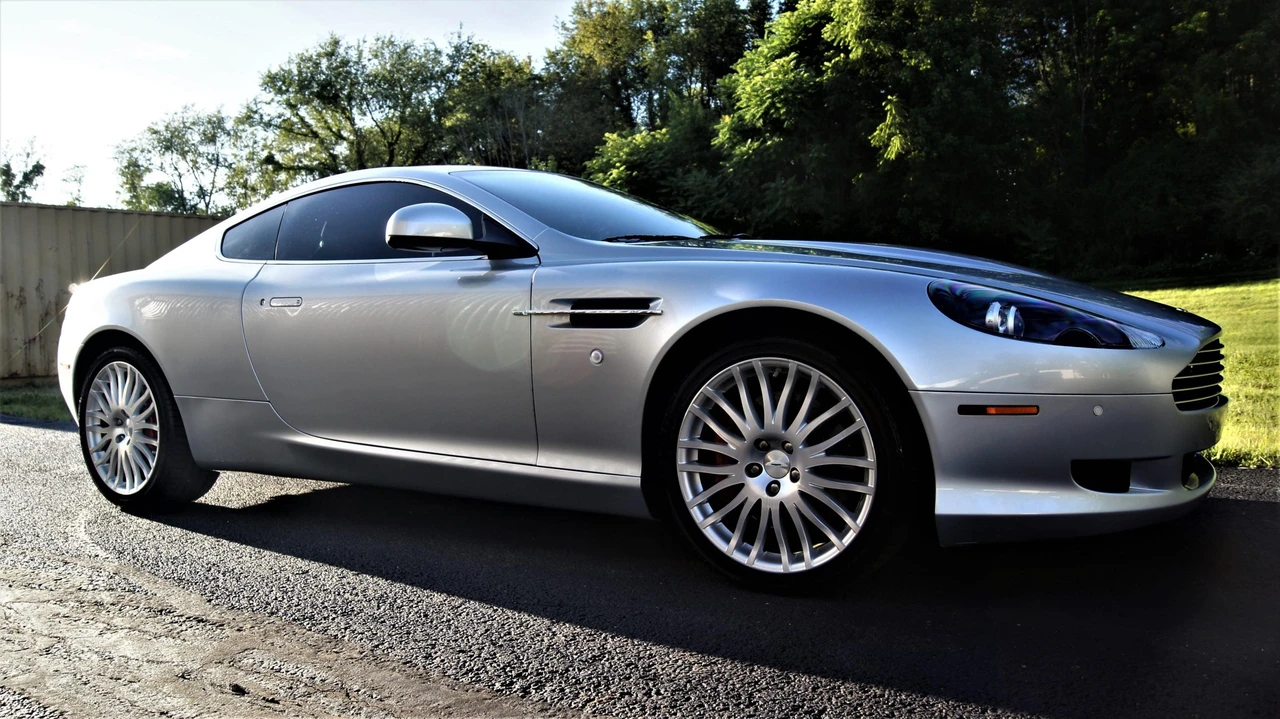 2010 Aston Martin DB9 - Image 19 of 31