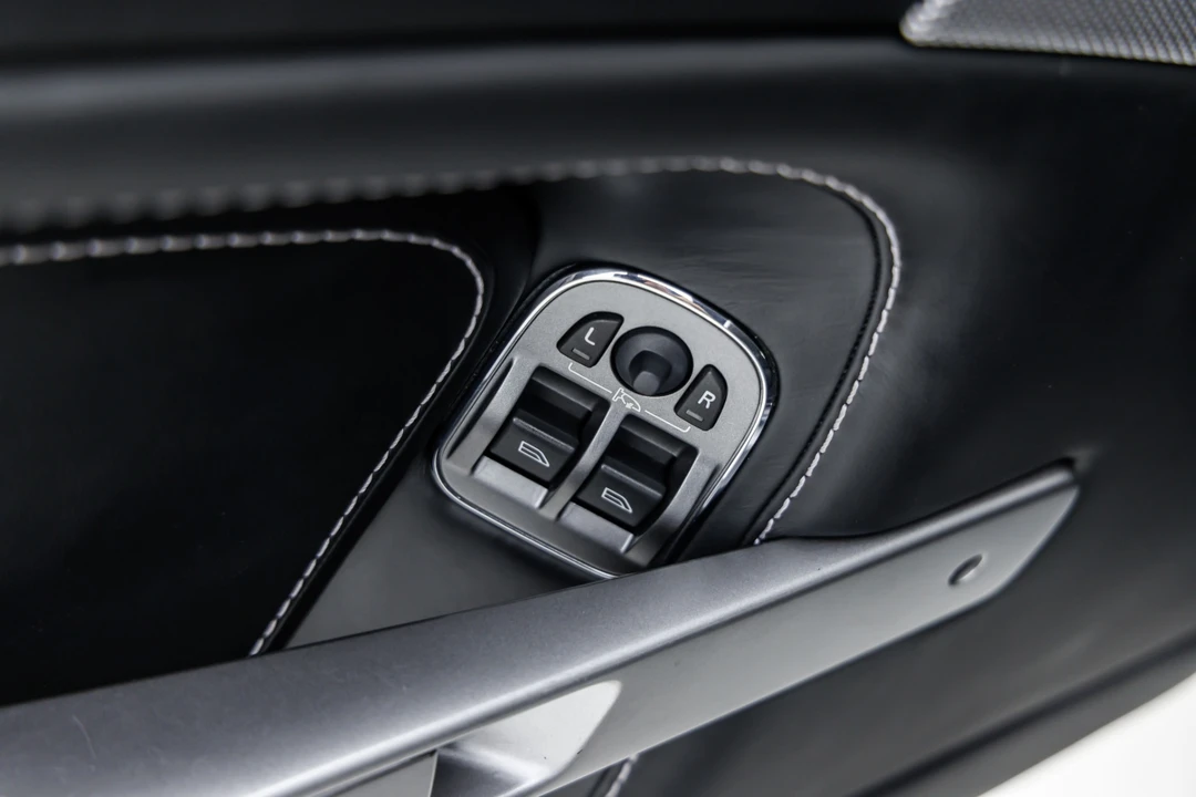 2010 Aston Martin V8 Vantage (2006-2017) - Image 25 of 31