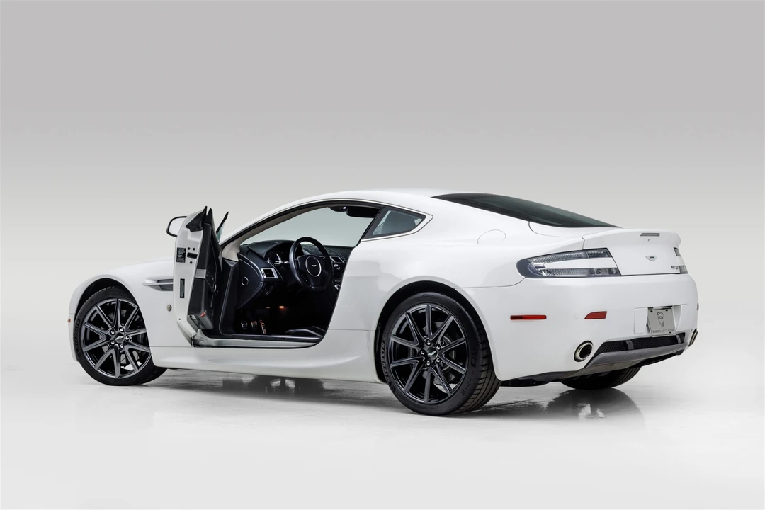 2010 Aston Martin V8 Vantage (2006-2017) - Image 10 of 31